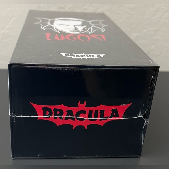 Bela Lugosi Dracula 6" Moveable Figure with Accessories - Picture 6 of 6